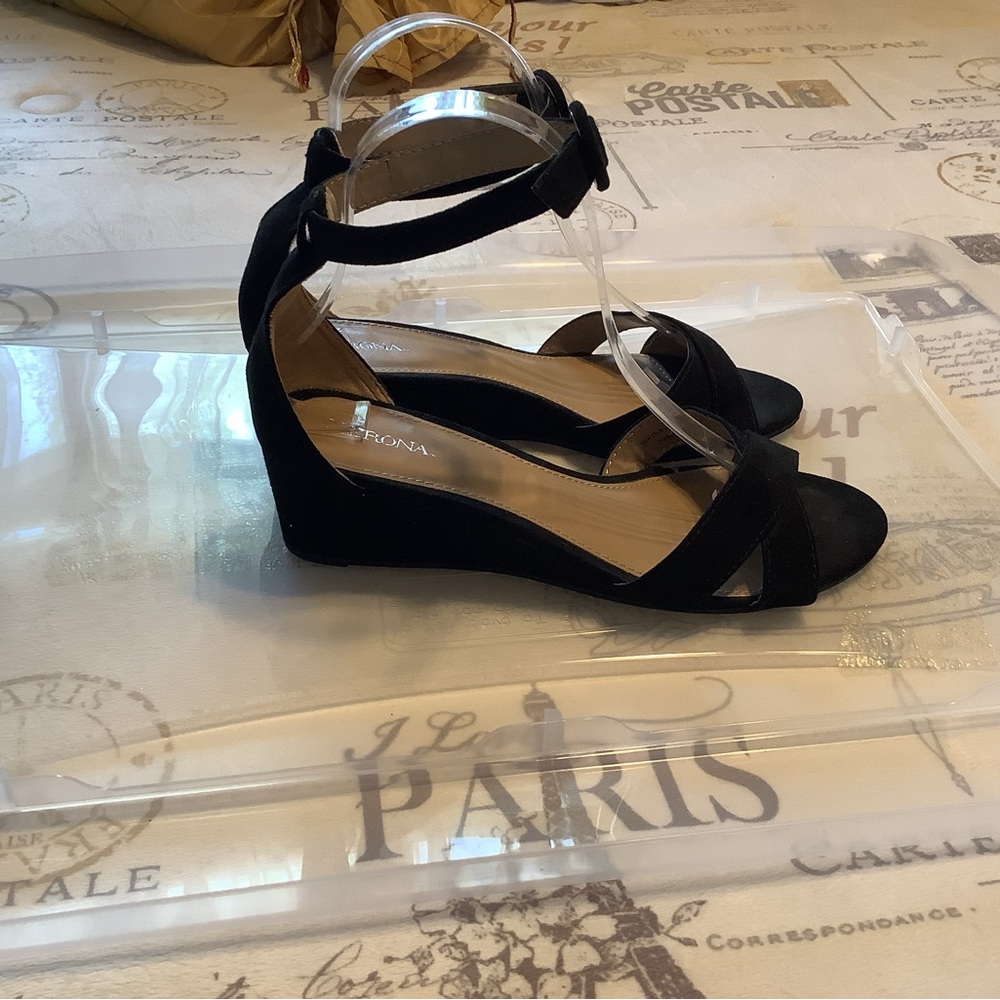 Ladies Merona black low heel wedge sandals - Picture 3 of 5